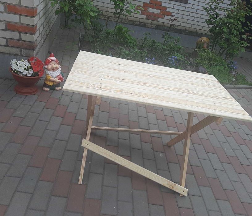 Отличный деревянный раскладной стол.Дача ,торговля   .