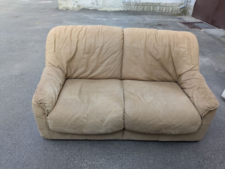 Продам два шкіряних дивана з Німеччини