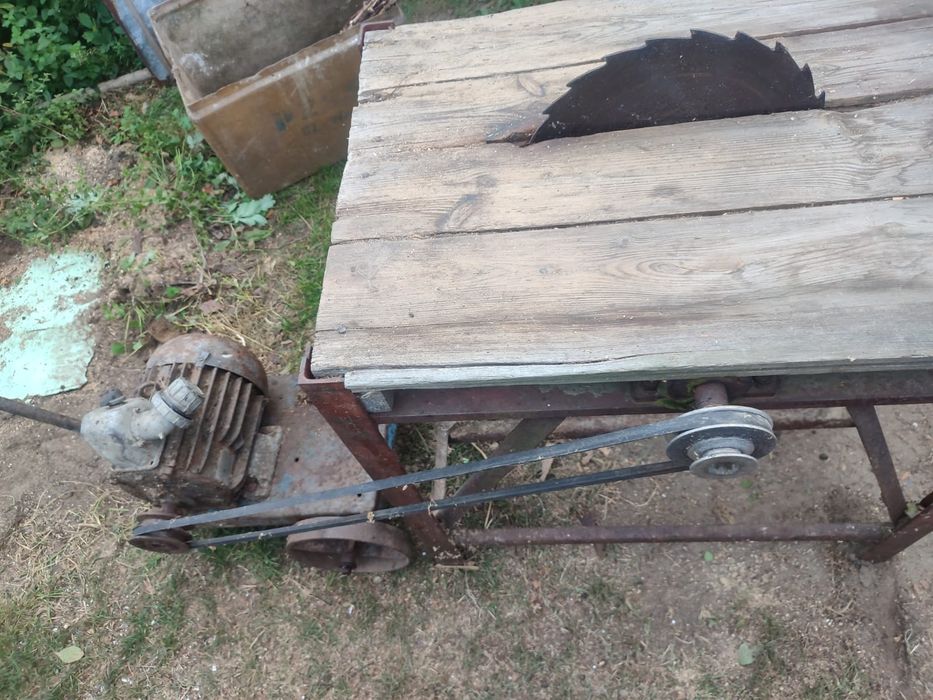 Krajzega, piła stołowa z silnikiem