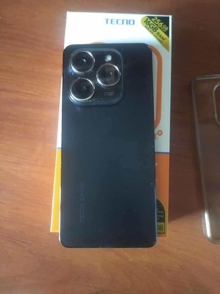 Продам Tecno Spark 20 pro 8/256