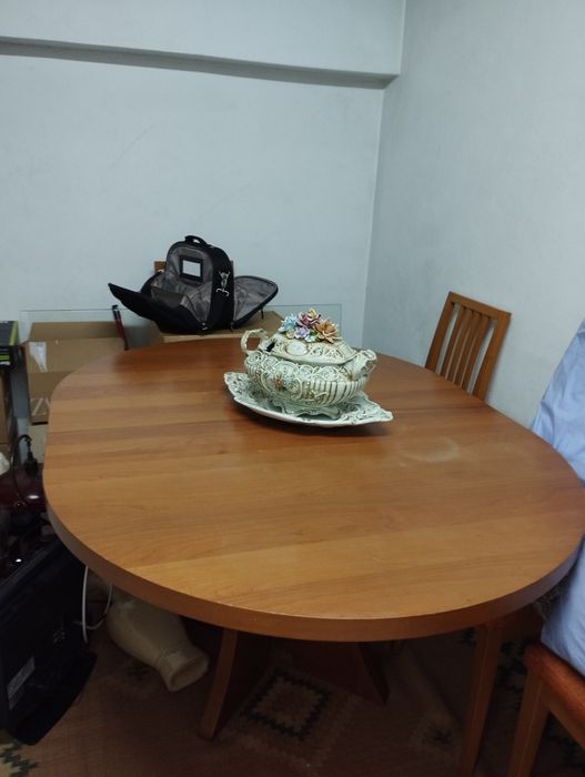 Móvel, mesa e 6 cadeiras