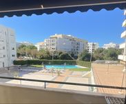 Apartamento T1 com piscina e garagem a 2 minutos do centro escolar