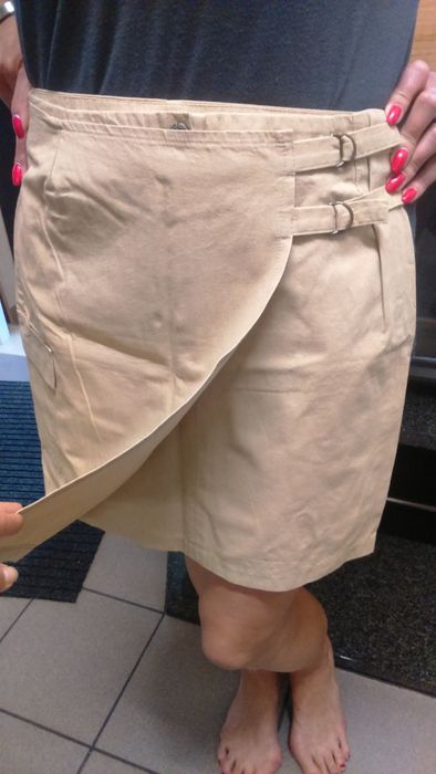 Spódnica beż spódniczka mini S nakładana z klamerkami