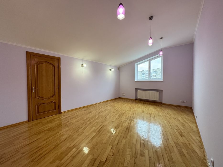 Продаж 4 кім. дворівневої квартири по вул. Чорновола