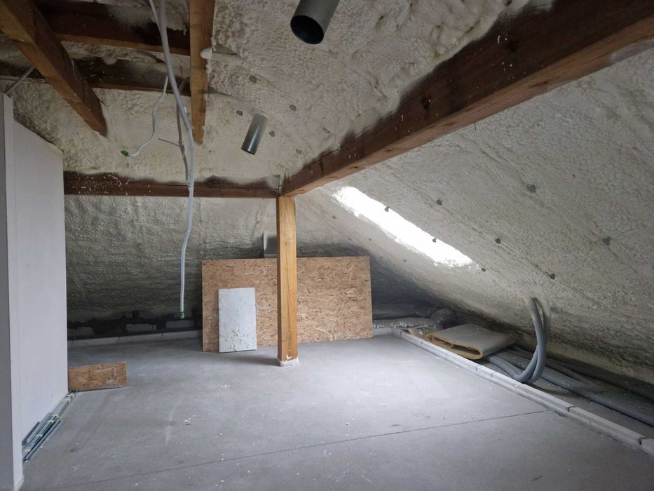 Ocieplenie poddasza PIANA PUR, natrysk, izolacja pianą ocieplenie domu