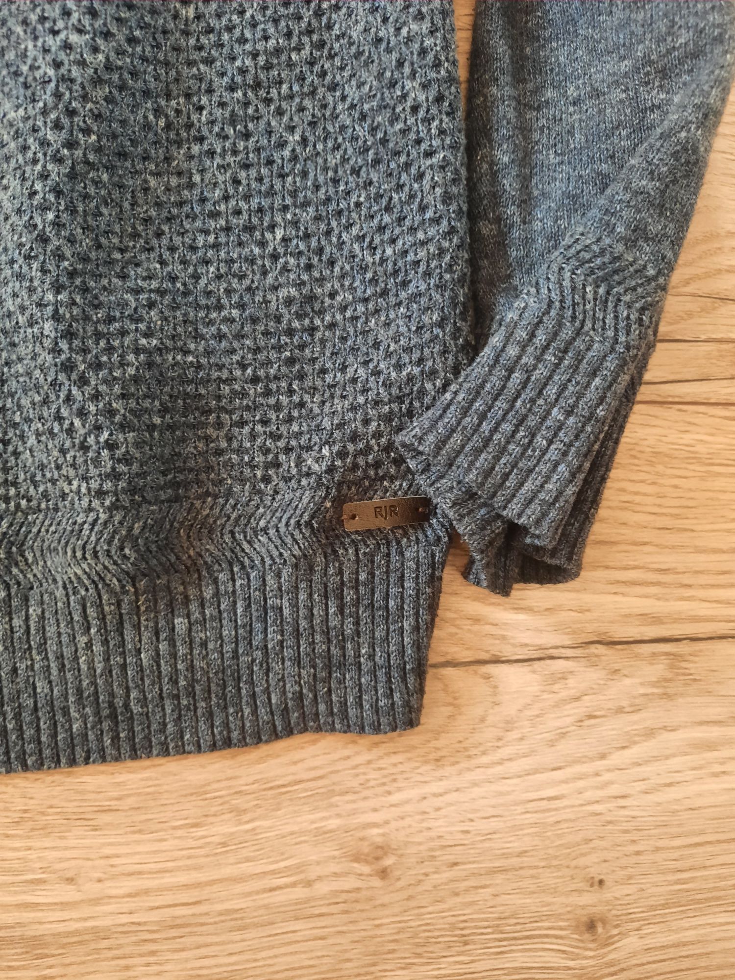 Granatowy męski sweter