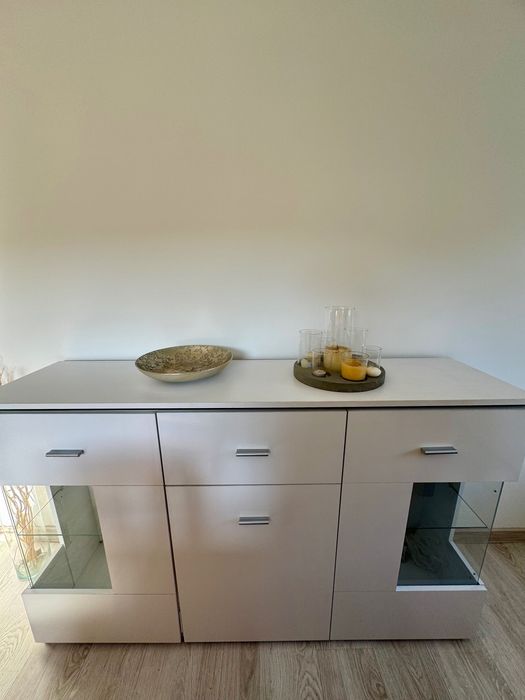 Komoda biała podświetlana 150 x 90 x 36
