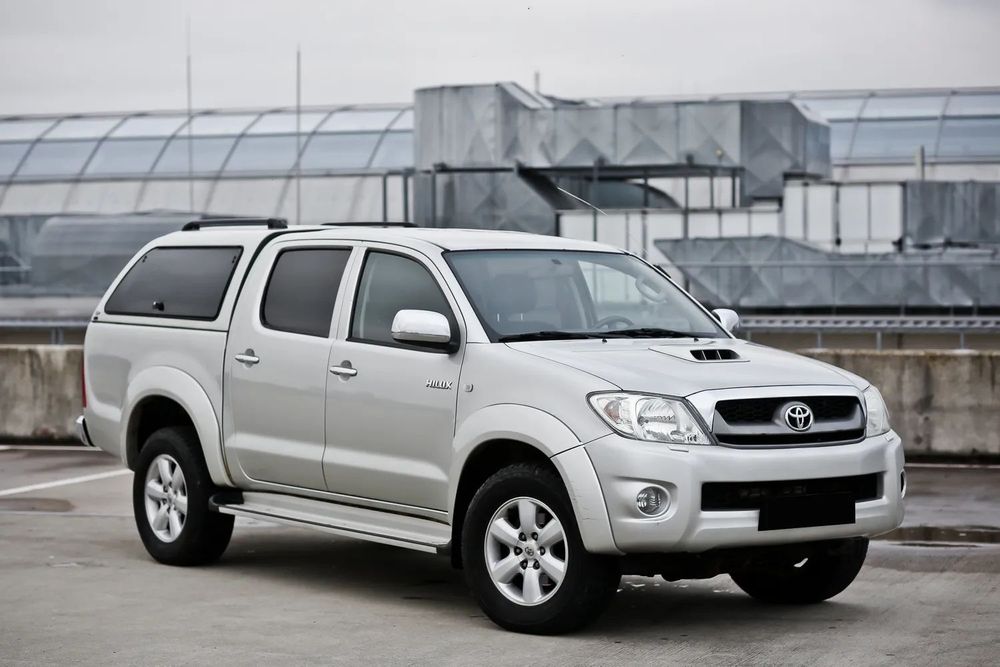 Toyota Hilux 3.0D4D 171PS automat navi HAK skóra blokada webasto bezwypadek FULL