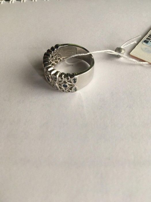 Продам серебряное кольцо с циркониями!