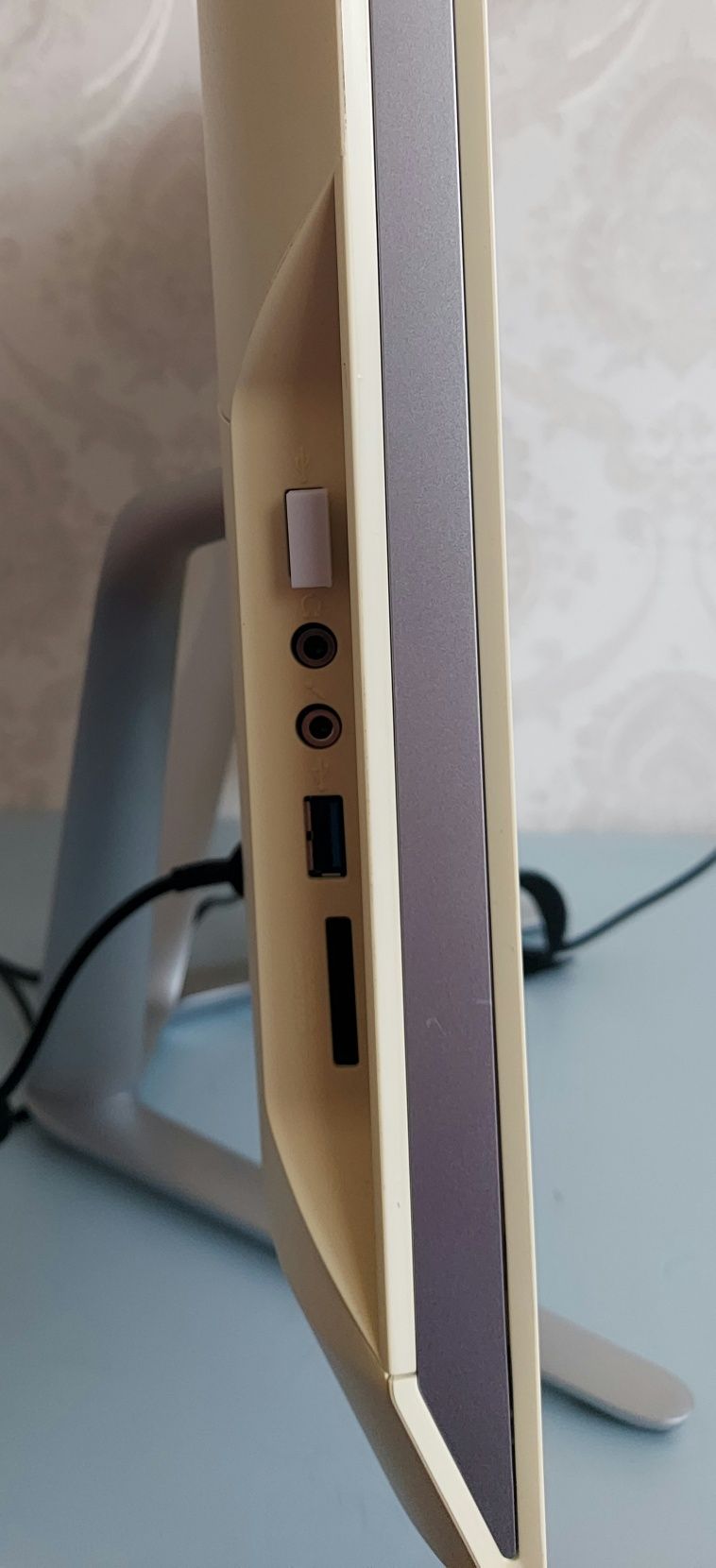 Lenovo C560 All-in-One 23" sensor