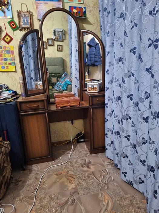 Трюмо с зеркалами