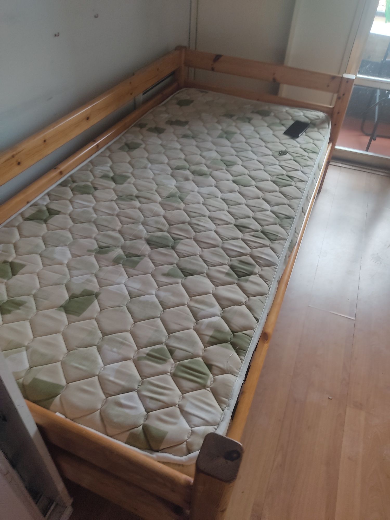 Cama Baixa preço fim de semana.