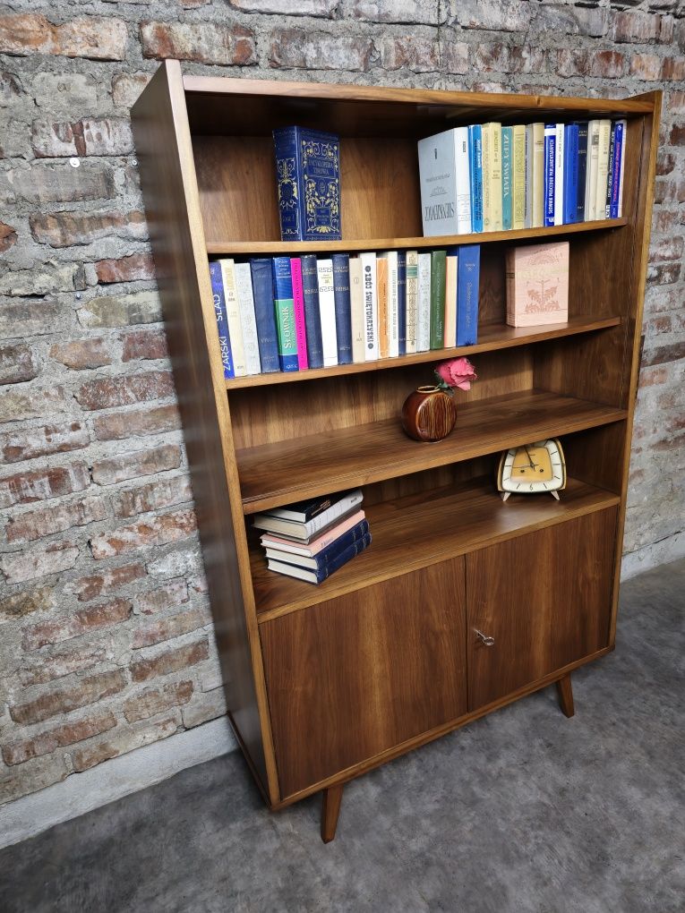 Biblioteczka vintage prl po całkowitej renowacji