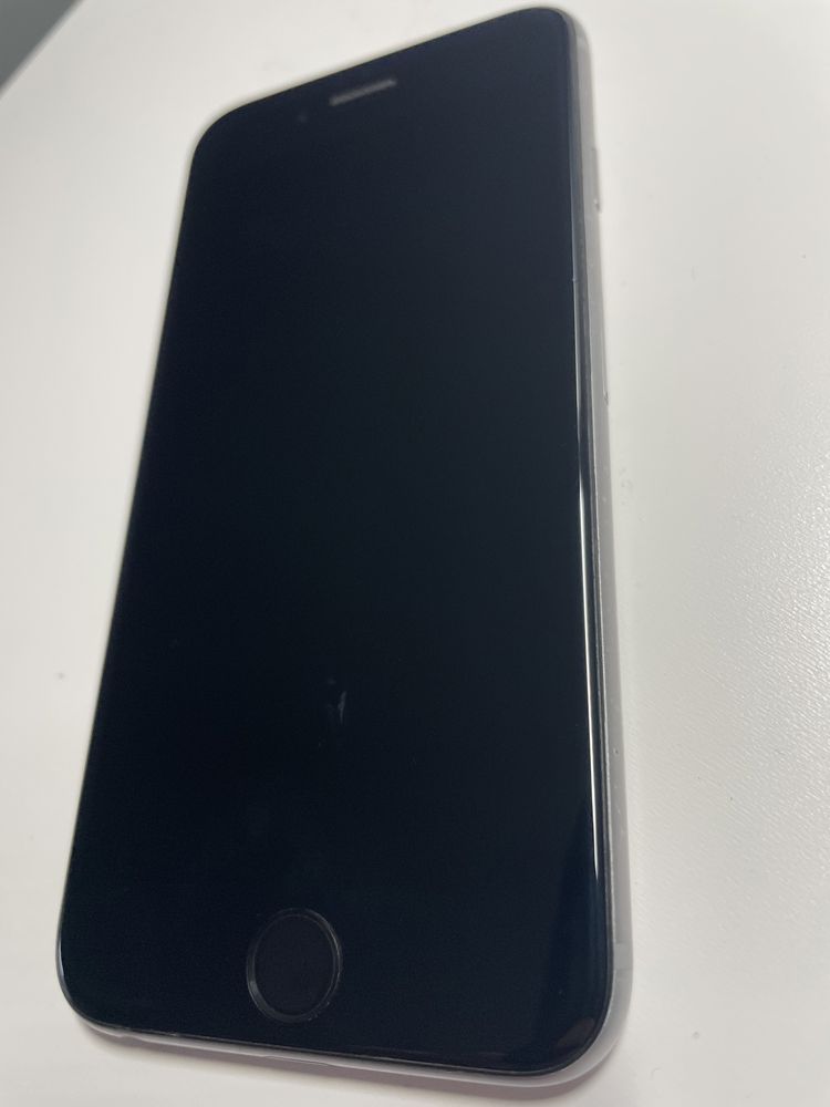 Iphone 6s 32 GB i ładowarka