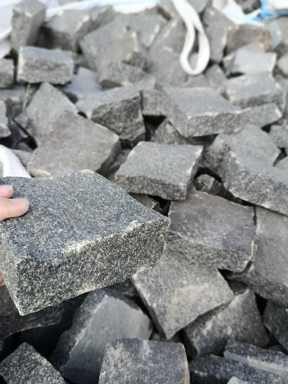 Бруківка колота гранітна габро 10х10х2/3