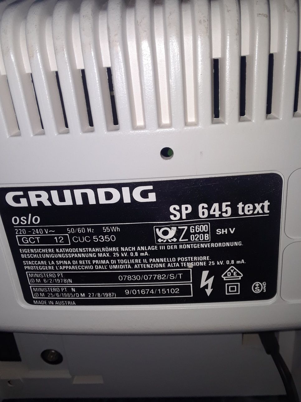 Кольоровий телевізор GRUNDIG