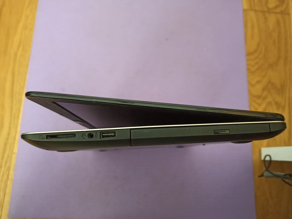 Komputer ASUS R556L i5 12GB RAM GeForce