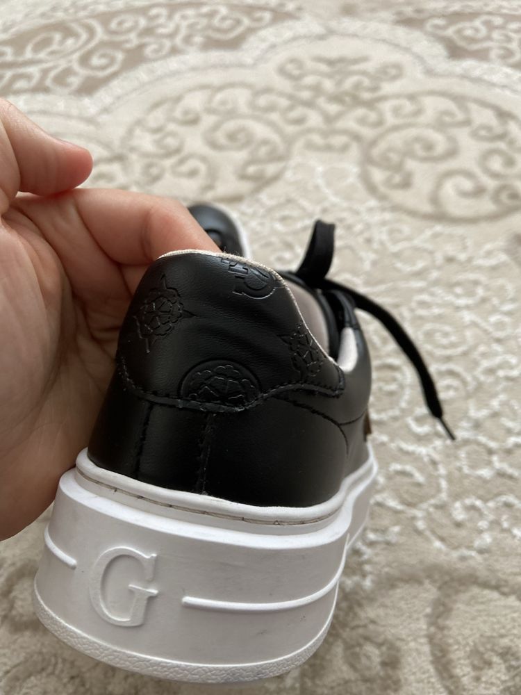 Продам Кеди GUESS 38 розмір