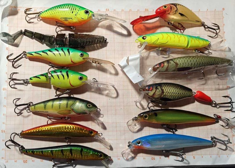 A. zestaw woblerów Rapala salmo i inne