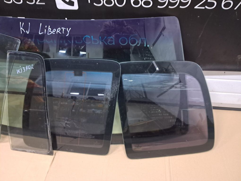 Скло стекло Jeep Cherokee KJ Liberty Джип Черокі 2001-2007