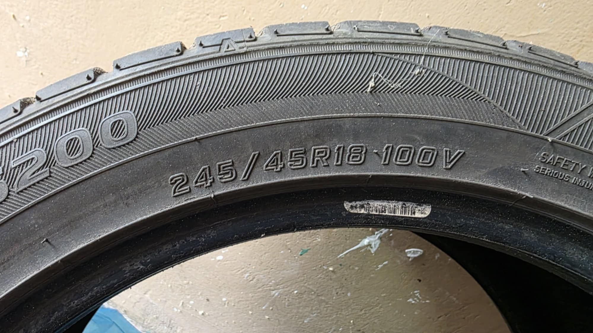 Opony wielosezonowe 245/45 R18