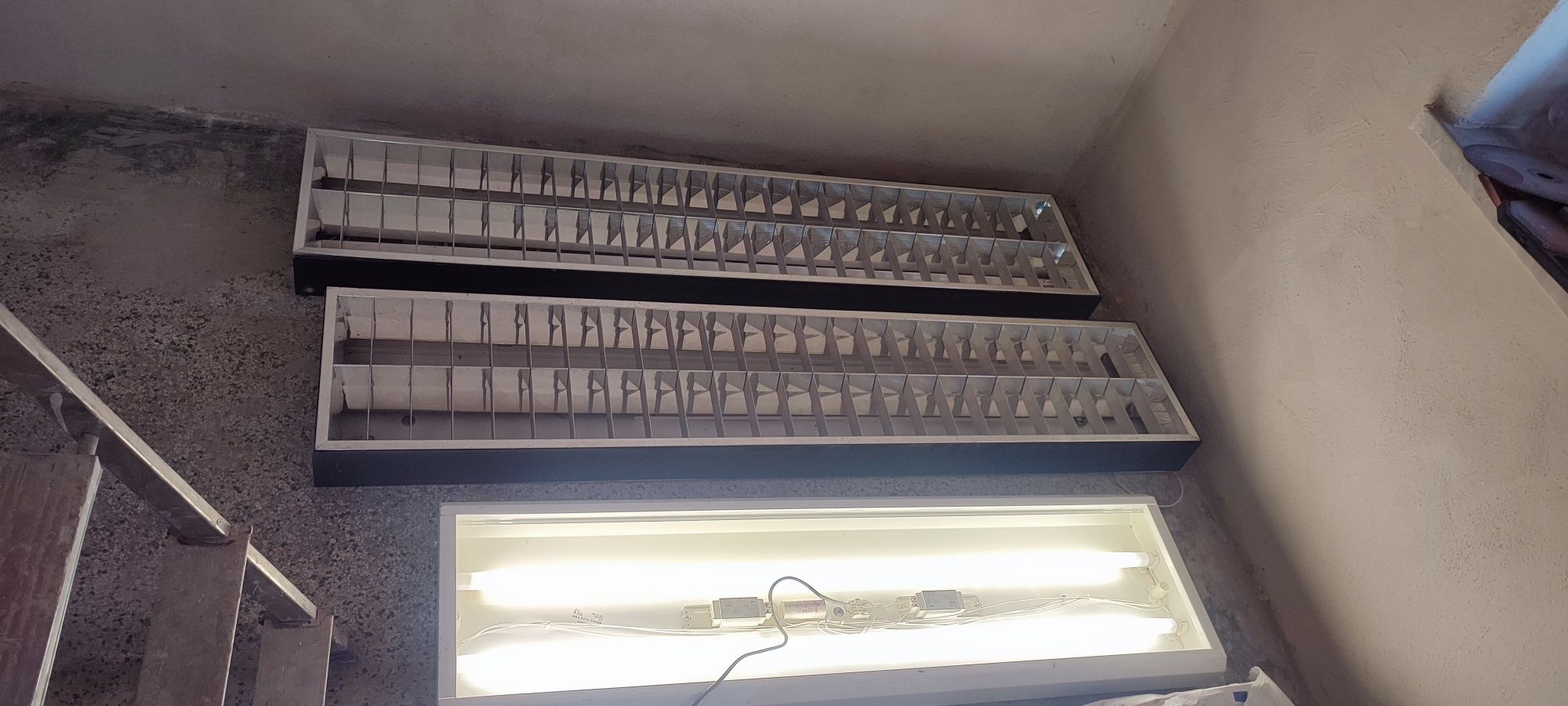 3 lampy jarzeniowe sufitowe ścienne
