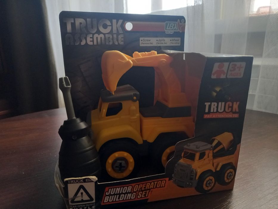 Іграшка дитяча Екскаватор + викрутка+ шурупи