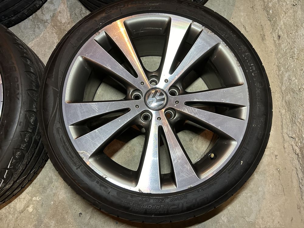 Felgi VW z oponami 5x112, 8J, R18, ET44, 57.1 CHICAGO