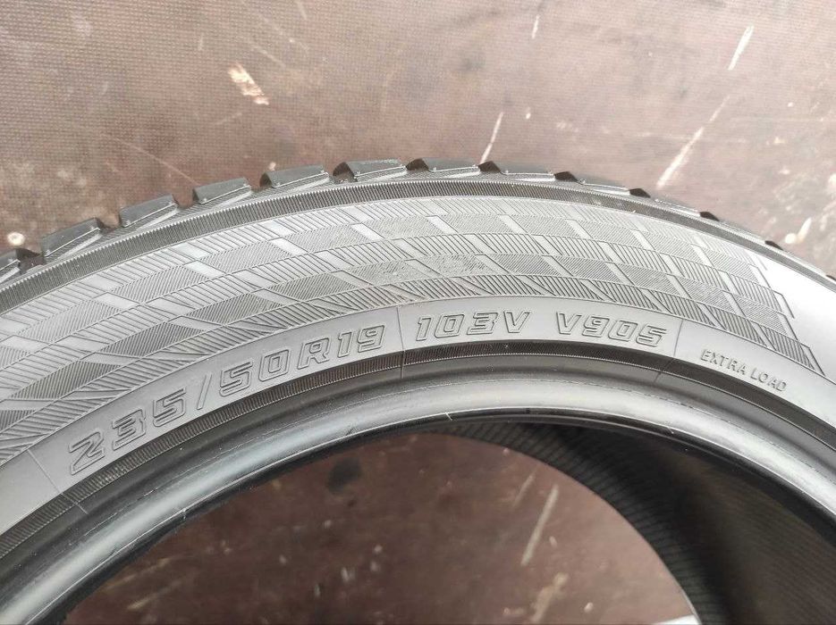 Yokohama BluEarth Winter V905 235/50r19 103V 2шт, 23год, 6,6-7мм, ЗИМА