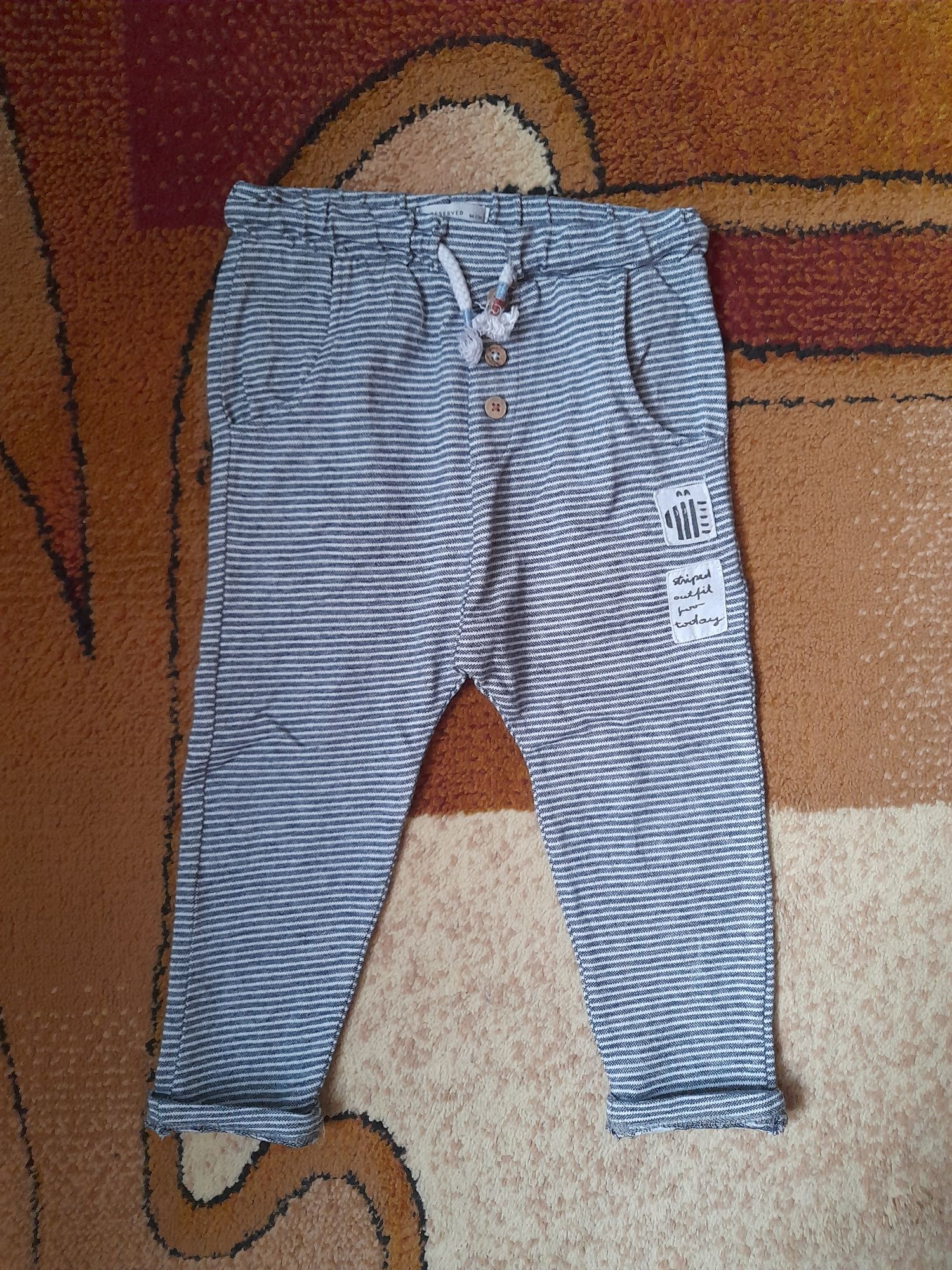 Spodnie joggery reserved w paski