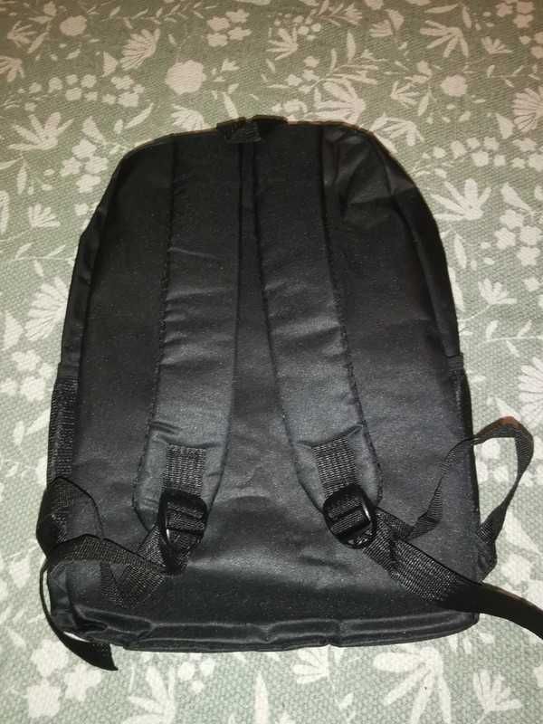 Mochila preta nova