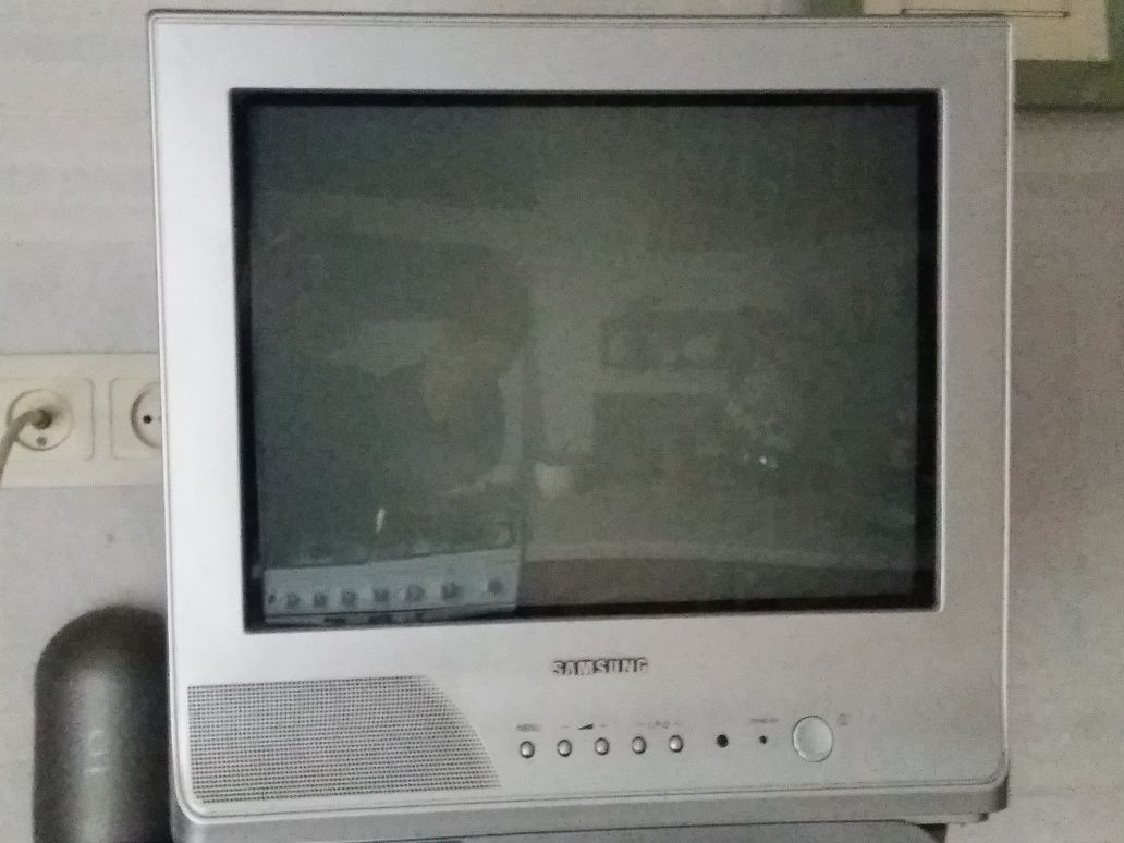 Телевізор Samsung 15" з ДУ, у гарному робочому стані. Доставка.