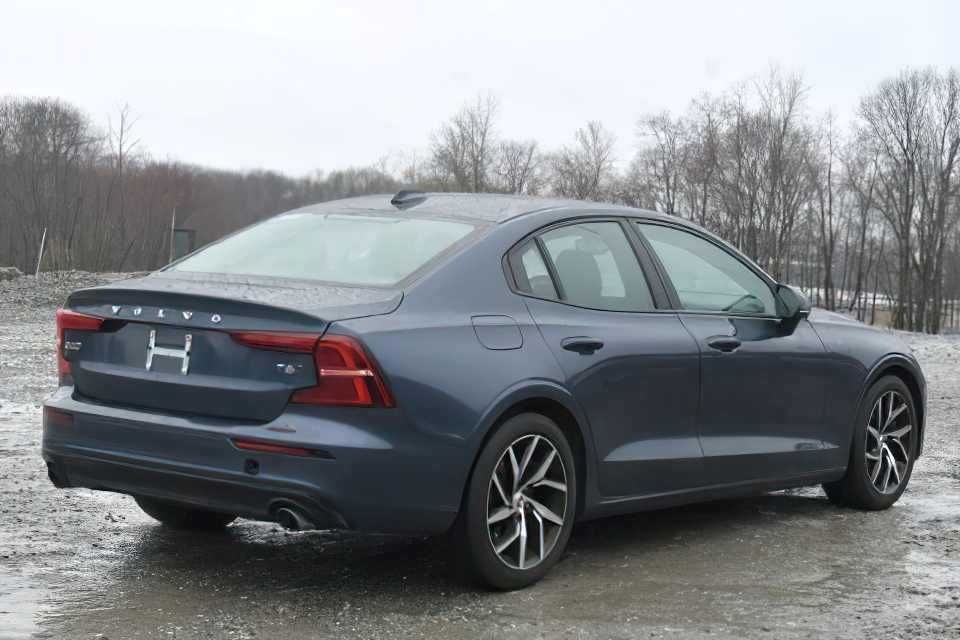 2020 Volvo S60 T6 Momentum