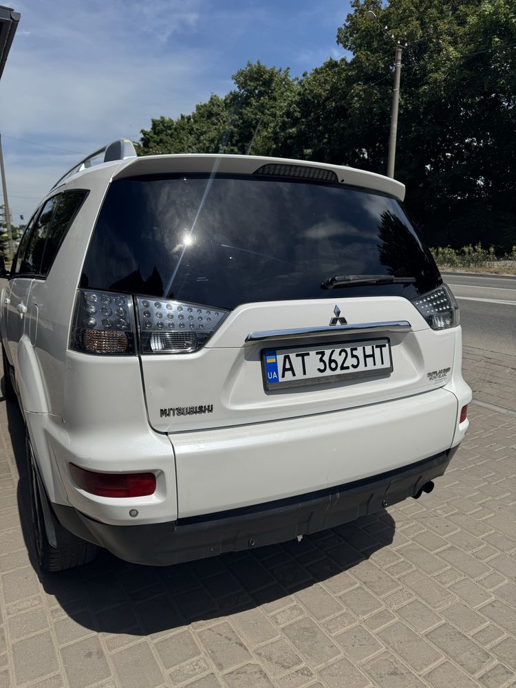 Продаю mitsubisi outlender