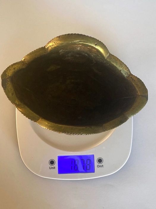 Jarra em Bronze com motivos alusivos mas descobrimentos portugueses