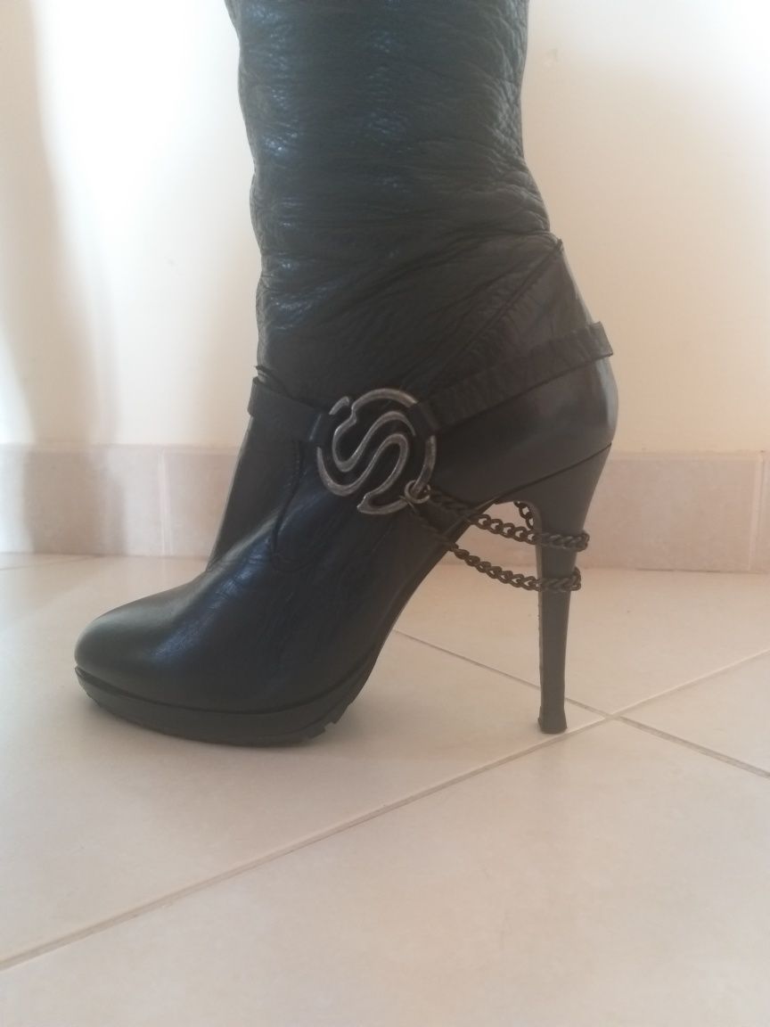 Botas pretas da Salsa