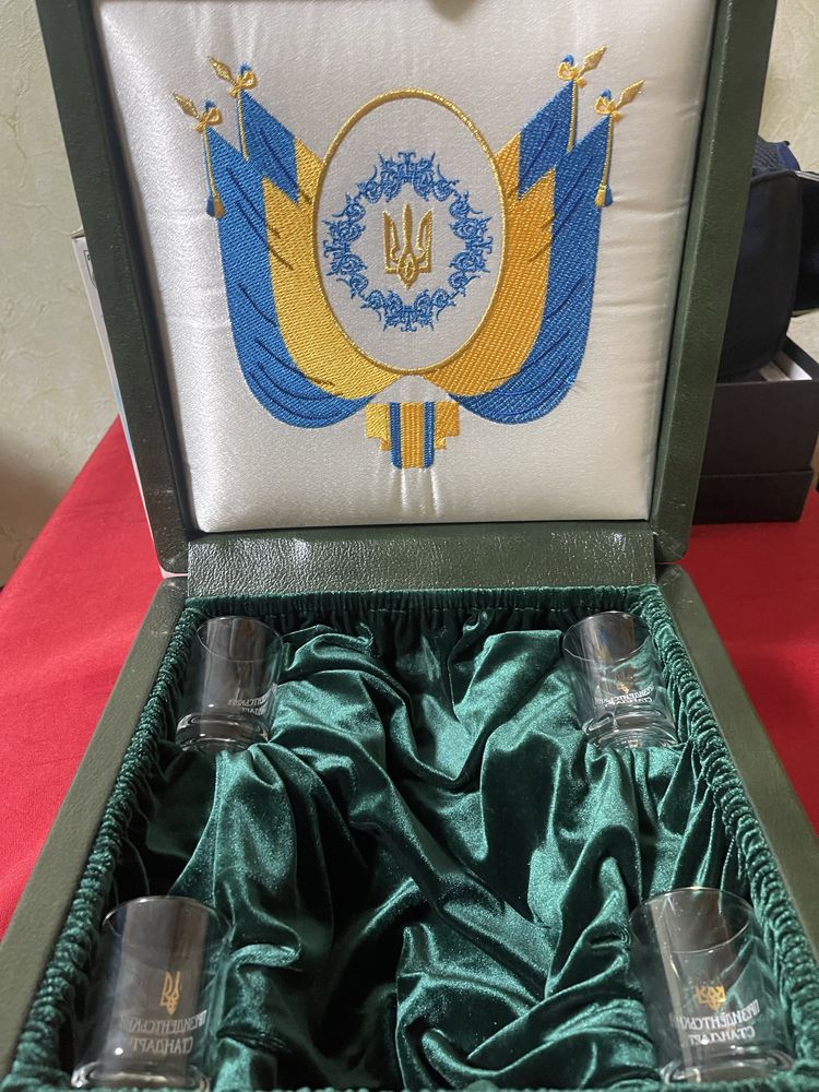 Подарункова музична скринька Непоборна
