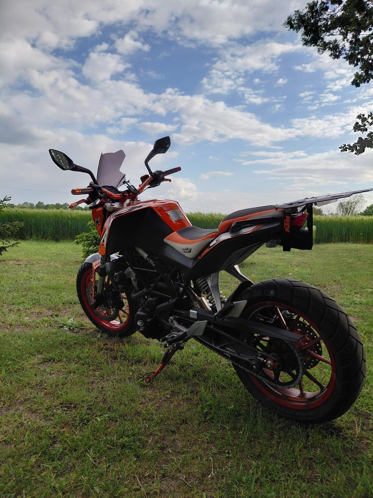 KTM Duke 390 zarejestrowany na 125. Polecam