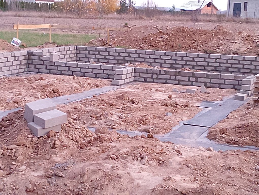 Murowanie kominów, ścian. Wylewki betonowe,elewacje