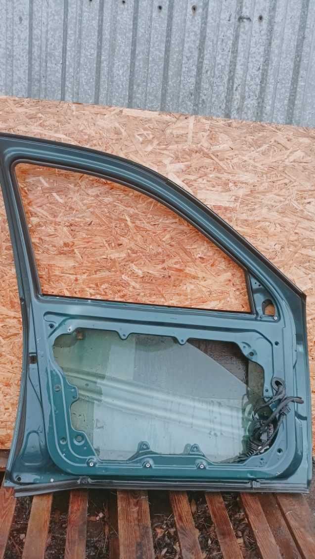 VW Golf IV Bora drzwi przednie lewe turkusowe