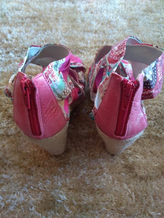 Sandálias (Foreva) e outra Marca n.39