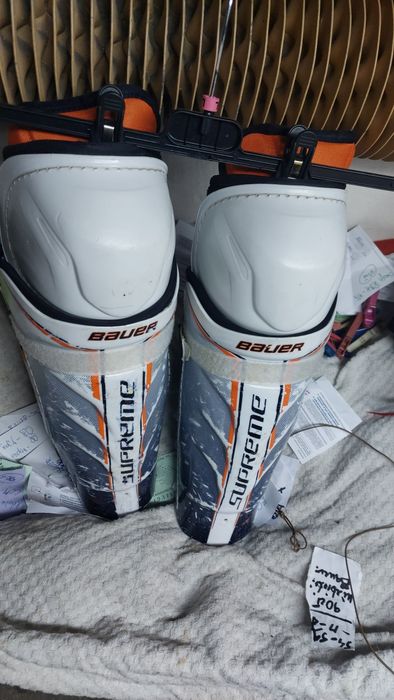 Nagolenniki Bauer Supreme  13"= 33cm.