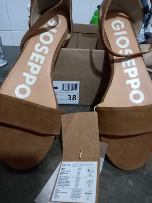 Sandálias Gioseppo novas 38