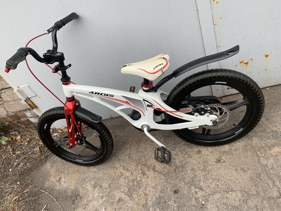 Детский велосипед Ardis,на 18 колесах.