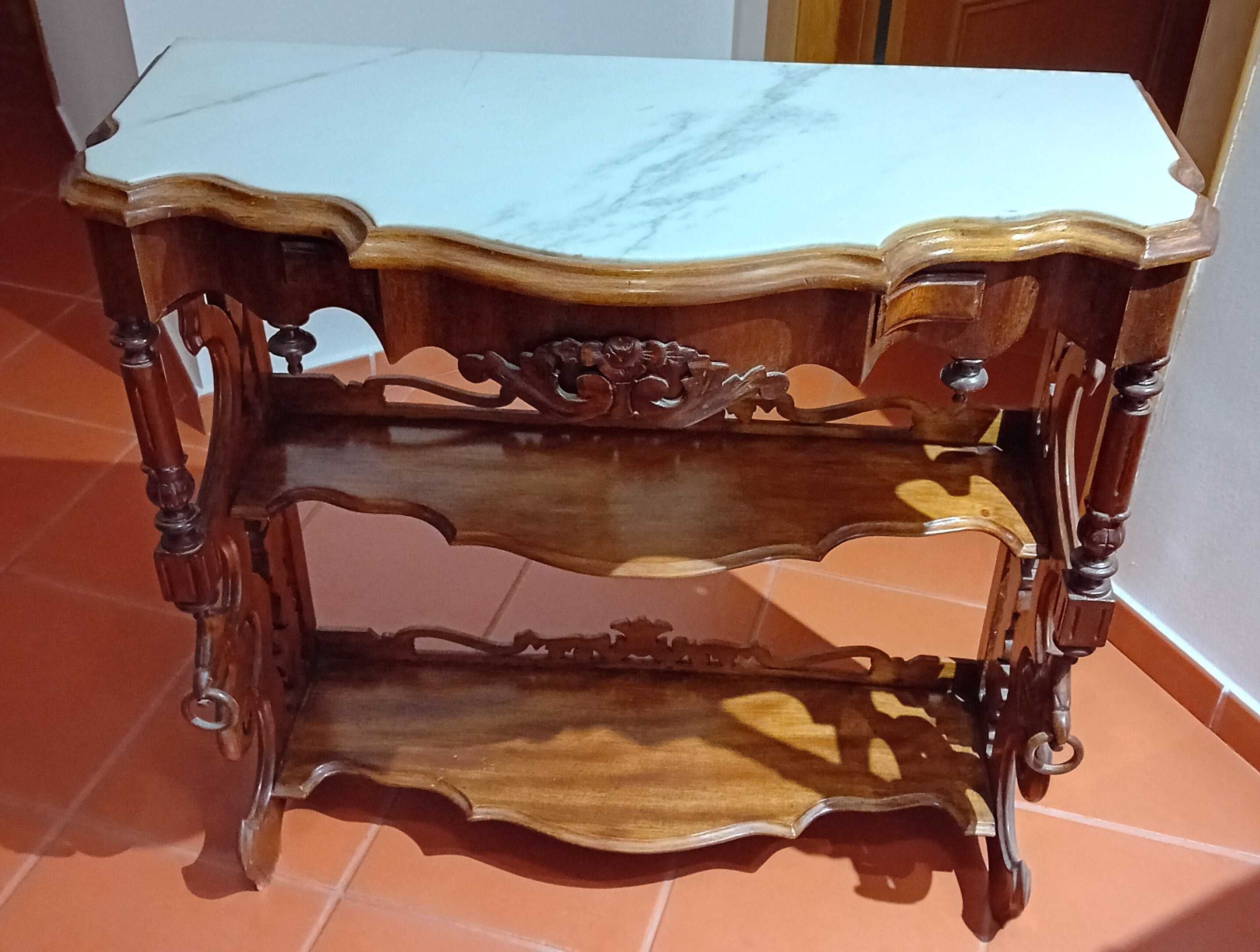 Vendo móvel de entrada, com tampo em mármore