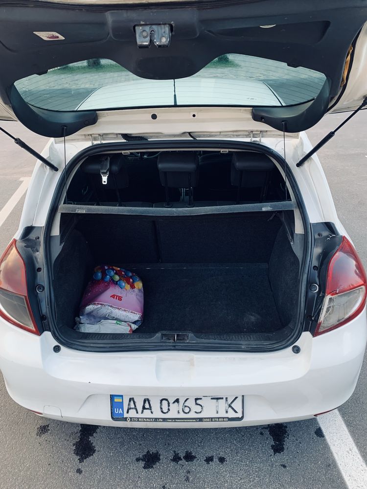 Renault Clio 3  2012 року 1.5 dci k9k росхід 5.5 дизелю