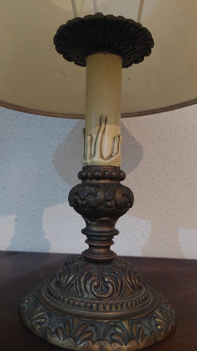 Candeeiro de cabeceira para restauro