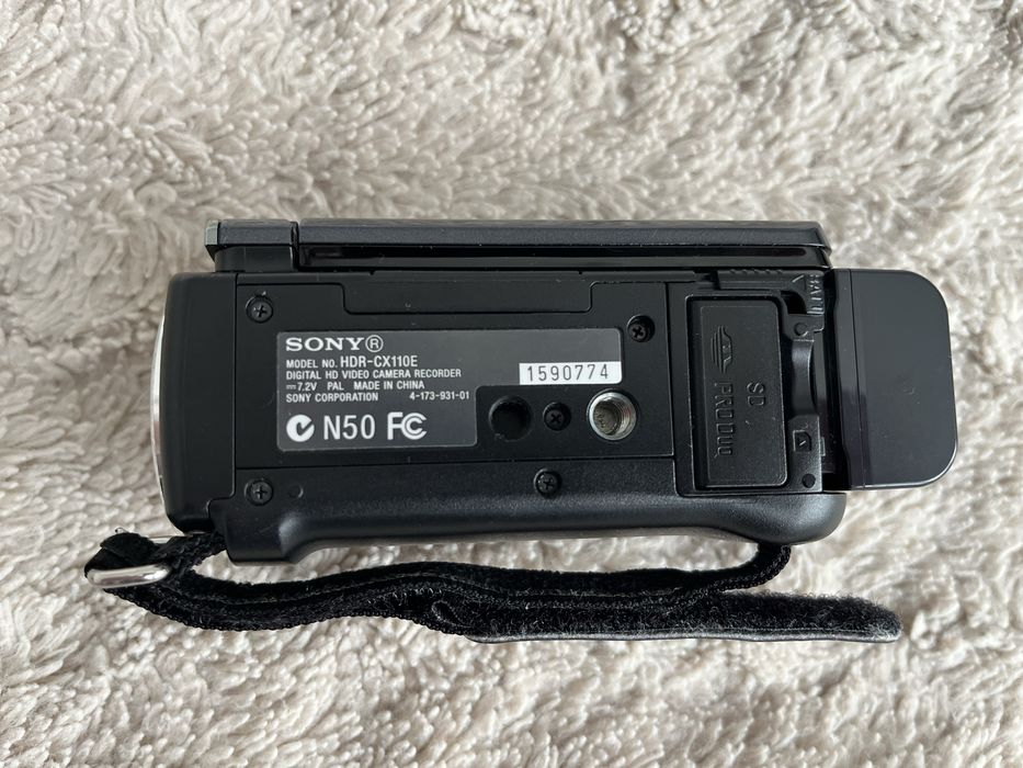 Цифрова відеокамера Sony HDR-CX110E (HD: 1920 x 1080/60i)