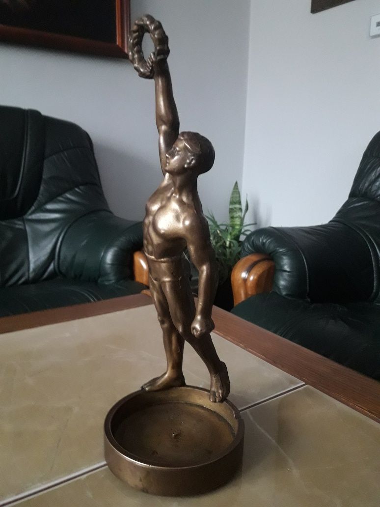 Statuetka olimpijczyk z mosiądzu PRL.