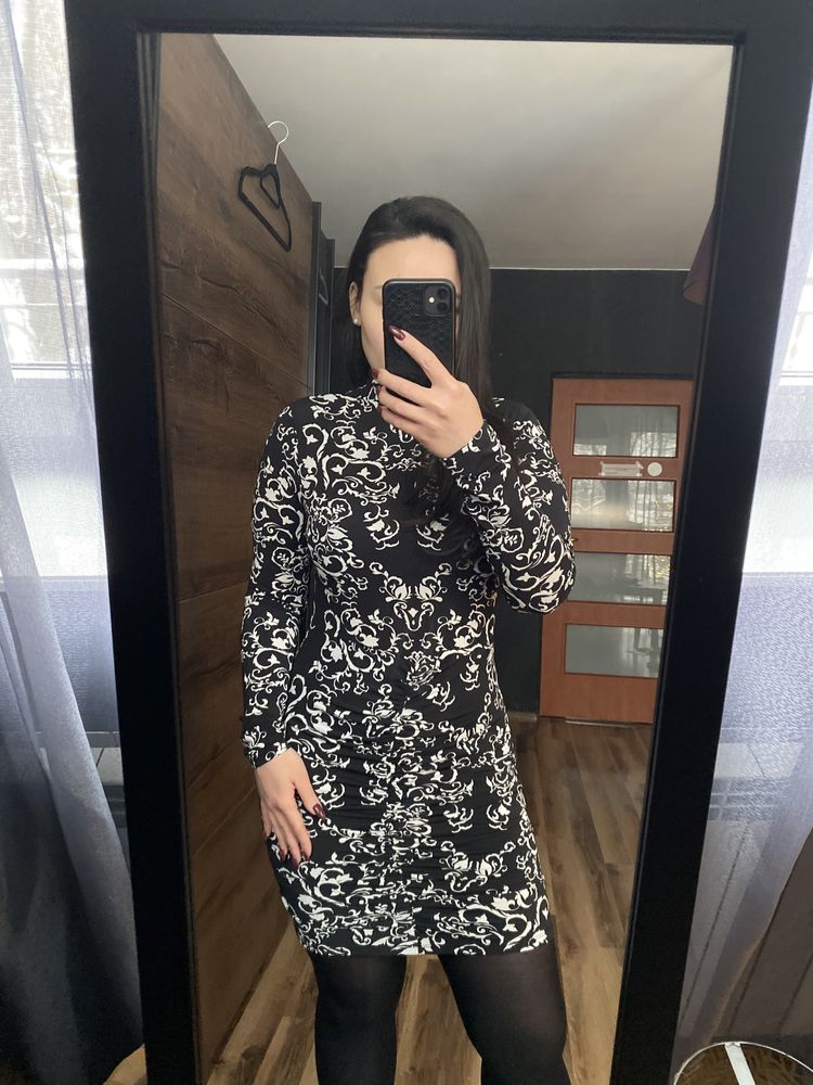 Krótka dopasowana sukienka mini obcisła sexy seksowna